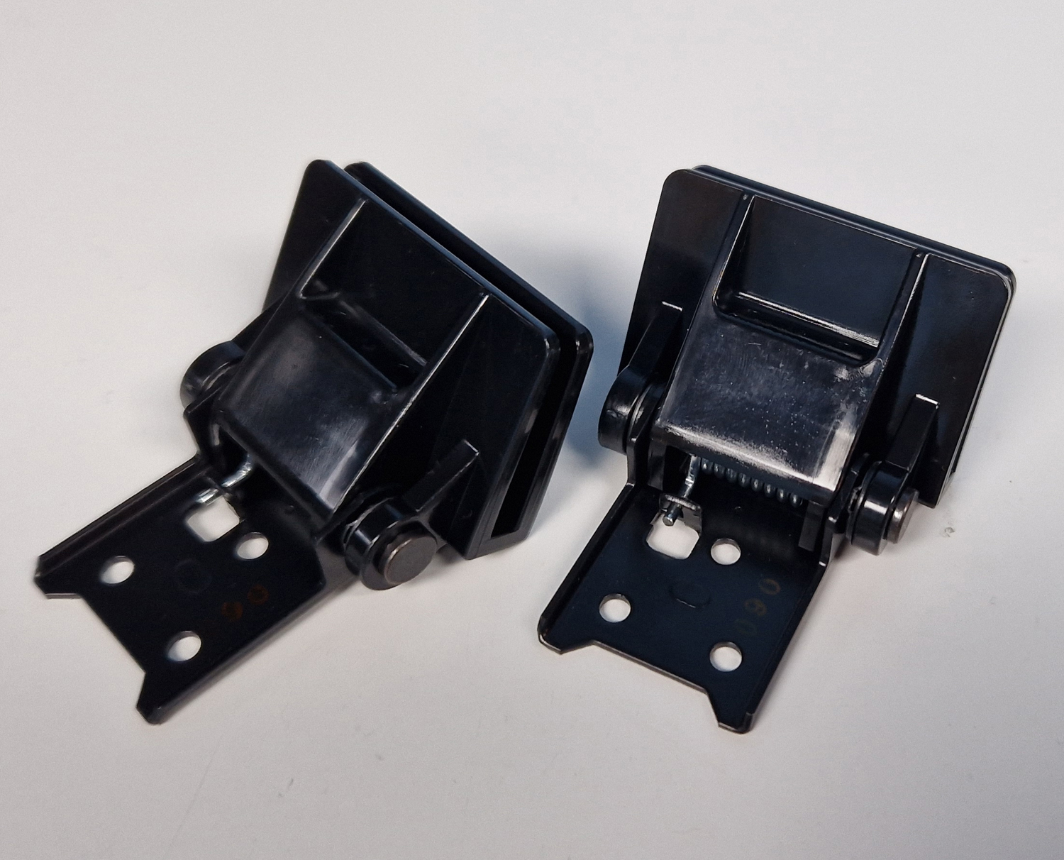 Linn LP12 lid hinges (pair)